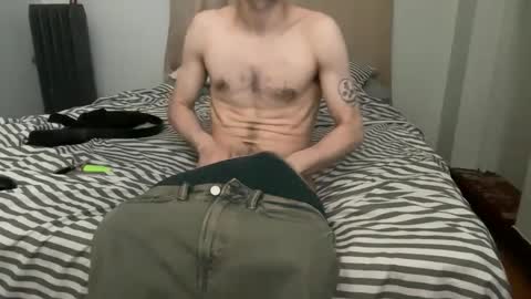 Snapshot of pantslesstraveler_plt chatting on May 20, 3:02 am PantsLessTraveler online show from May 20, 3:02 am