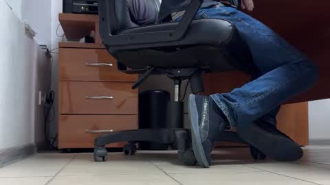 Snapshot of pantyhoselover8den chatting on October 28, 5:11 am Pantyhose Lover online show from October 28, 5:11 am