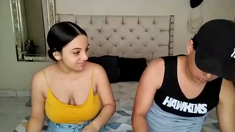 Snapshot of paola_835068 chatting on July 27, 3:08 pm Paola 23 and Andres 25 online show from July 27, 3:08 pm