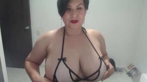 Snapshot of paola_williams chatting on May 13, 8:27 pm Paola Williams online show from May 13, 8:27 pm