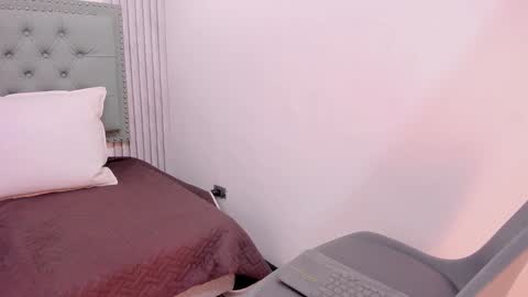 Snapshot of paolab_g chatting on January 26, 3:25 pm online show from January 26, 3:25 pm