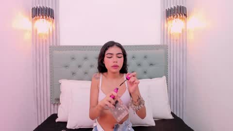 Snapshot of paolab_g chatting on February 6, 11:54 am online show from February 6, 11:54 am