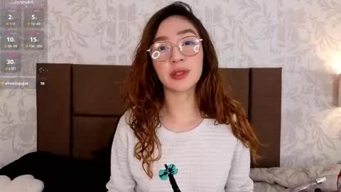 paolagh_ online show from April 25, 4:04 am