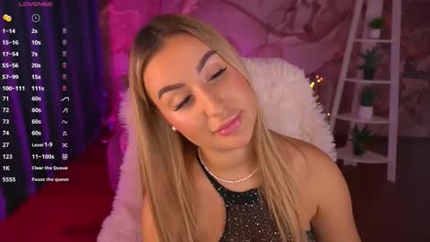 Lia online show from December 3, 9:51 am