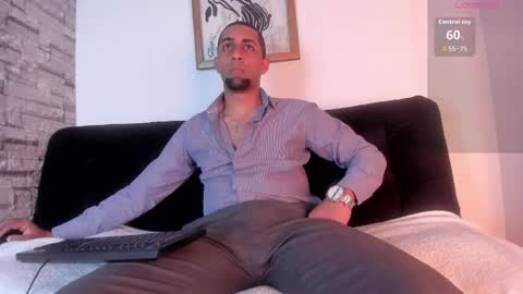 Snapshot of paolo_johnson chatting on November 7, 11:32 am Paolo online show from November 7, 11:32 am