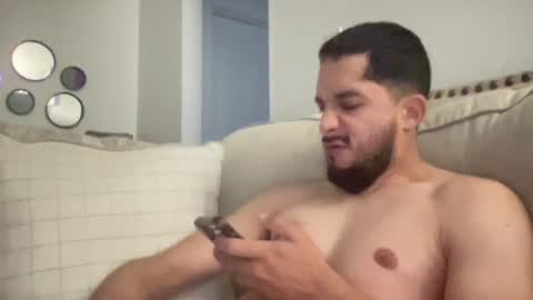 Snapshot of papicubano_guapo23cm chatting on April 27, 11:52 am papicubano_guapo23cm online show from April 27, 11:52 am