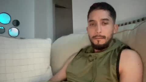 Snapshot of papicubano_guapo23cm chatting on June 23, 10:35 am papicubano_guapo23cm online show from June 23, 10:35 am