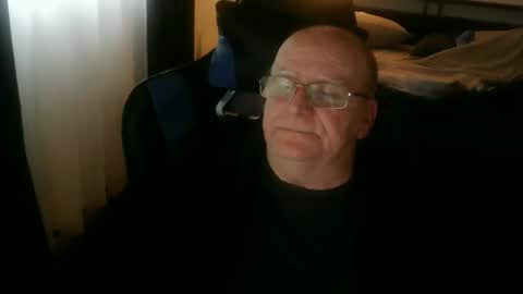 papilly online show from April 5, 10:29 pm