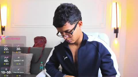 Snapshot of paradise_boy_s chatting on May 23, 2:32 pm Ryan And Casper online show from May 23, 2:32 pm