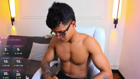 Snapshot of paradise_boy_s chatting on May 27, 1:41 pm Ryan And Casper online show from May 27, 1:41 pm