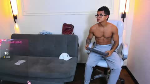 Snapshot of paradise_boy_s chatting on June 1, 2:41 pm Ryan And Casper online show from June 1, 2:41 pm