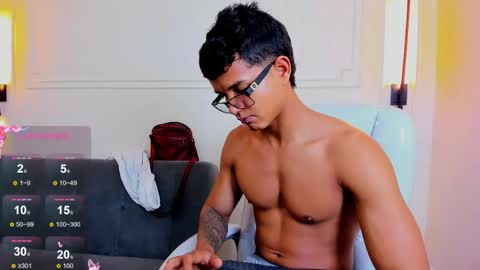 Snapshot of paradise_boy_s chatting on June 3, 2:33 pm Ryan And Casper online show from June 3, 2:33 pm