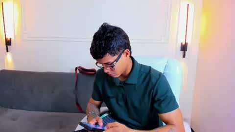 Snapshot of paradise_boy_s chatting on June 8, 2:28 pm Ryan And Casper online show from June 8, 2:28 pm
