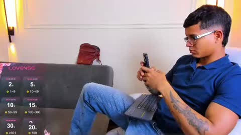 Snapshot of paradise_boy_s chatting on June 11, 1:53 pm Ryan And Casper online show from June 11, 1:53 pm