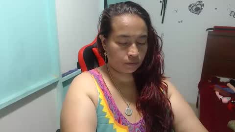 Snapshot of pareja_explosivasexx chatting on December 5, 6:11 am Luna online show from December 5, 6:11 am