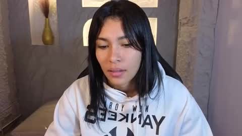 Snapshot of paris_b_ chatting on November 13, 3:05 am paris online show from November 13, 3:05 am