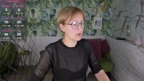 Snapshot of paris_cherry chatting on February 7, 6:22 pm Paris online show from February 7, 6:22 pm