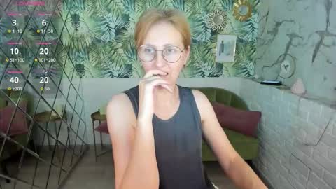 Snapshot of paris_cherry chatting on February 27, 1:00 pm Paris online show from February 27, 1:00 pm