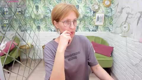 Snapshot of paris_cherry chatting on March 9, 6:23 pm Paris online show from March 9, 6:23 pm