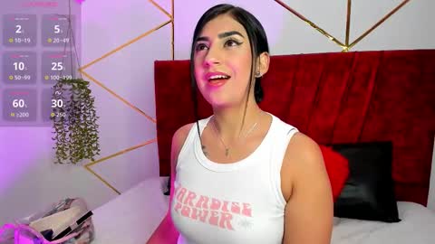 Snapshot of paris_evans_01 chatting on November 14, 1:32 pm paris_evans_01 online show from November 14, 1:32 pm