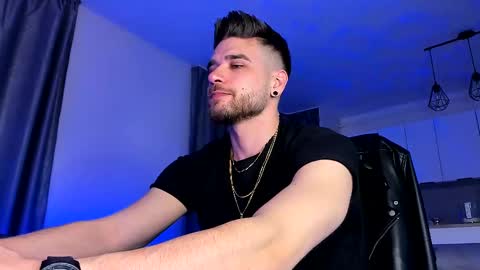 Paris online show from February 9, 8:45 pm