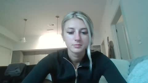 parisbaby2000 online show from September 25, 6:00 pm