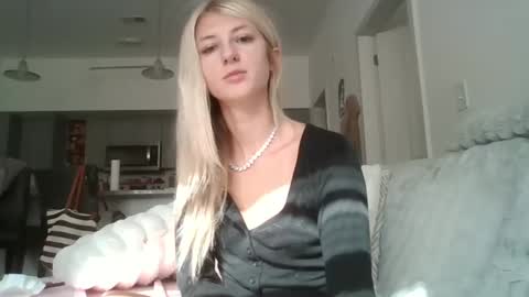 parisbaby2000 online show from October 2, 2:13 pm