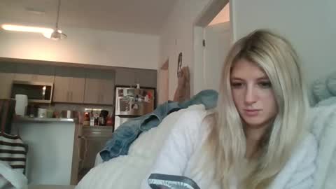 parisbaby2000 online show from November 12, 3:34 pm