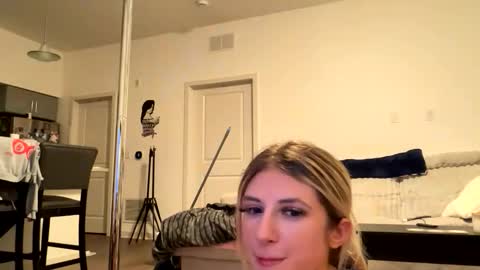 parisbaby2000 online show from January 18, 4:16 am