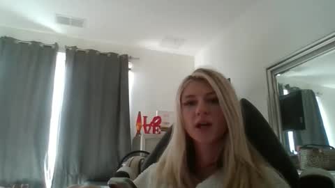 parisbaby2000 online show from February 27, 2:28 pm