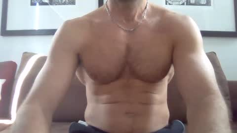 Snapshot of parisien75015 chatting on January 4, 6:19 am Porn Actor 21cm Hetero online show from January 4, 6:19 am