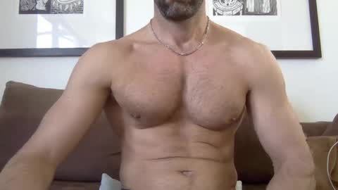 Snapshot of parisien75015 chatting on January 31, 9:05 am Porn Actor 21cm Hetero online show from January 31, 9:05 am