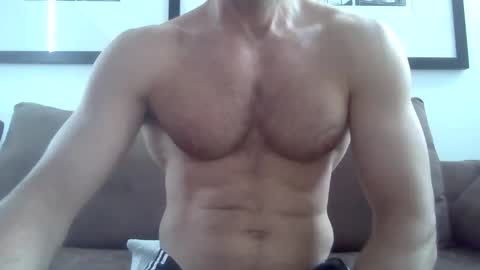 Snapshot of parisien75015 chatting on February 9, 6:43 am Porn Actor 21cm Hetero online show from February 9, 6:43 am