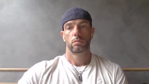 Snapshot of parisien75015 chatting on January 6, 10:08 am Porn Actor 21cm Hetero online show from January 6, 10:08 am