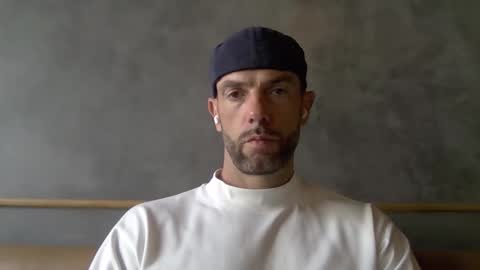 Snapshot of parisien75015 chatting on January 15, 9:47 am Porn Actor 21cm Hetero online show from January 15, 9:47 am