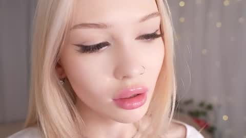 Snapshot of party_4_u chatting on November 18, 4:00 pm Sofi online show from November 18, 4:00 pm