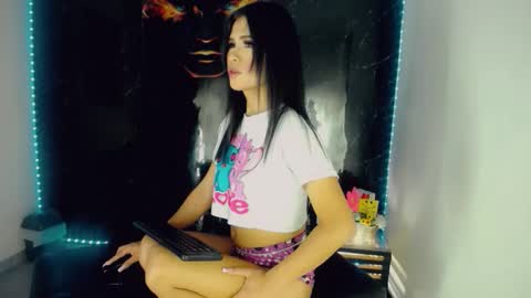 Snapshot of party_fre_girl chatting on May 30, 9:34 pm party_fre_girl online show from May 30, 9:34 pm
