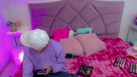 Snapshot of party_fre_girl chatting on August 6, 3:19 am party_fre_girl online show from August 6, 3:19 am