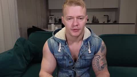 Snapshot of pashka_x chatting on January 7, 5:01 am Pashka online show from January 7, 5:01 am