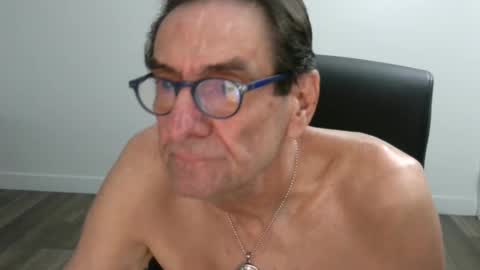 Snapshot of pastelito76 chatting on October 5, 1:53 pm Bob online show from October 5, 1:53 pm