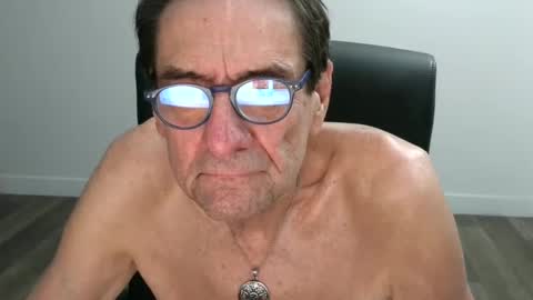 Snapshot of pastelito76 chatting on October 10, 2:43 am Bob online show from October 10, 2:43 am