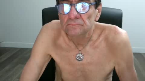 Snapshot of pastelito76 chatting on October 13, 1:22 pm Bob online show from October 13, 1:22 pm