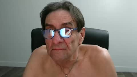 Snapshot of pastelito76 chatting on October 17, 2:15 am Bob online show from October 17, 2:15 am