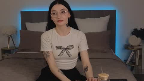 Snapshot of patricia_legrand chatting on November 10, 3:44 pm Patricia online show from November 10, 3:44 pm