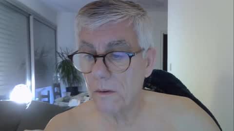 Snapshot of patrick5275 chatting on May 10, 5:01 am patrick5275 online show from May 10, 5:01 am