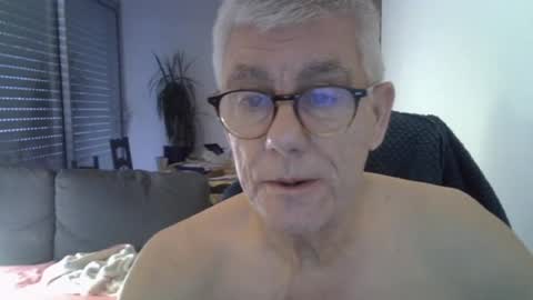 Snapshot of patrick5275 chatting on June 11, 4:43 am patrick5275 online show from June 11, 4:43 am