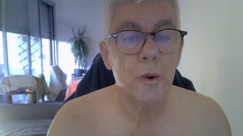 Snapshot of patrick5275 chatting on June 16, 4:26 am patrick5275 online show from June 16, 4:26 am