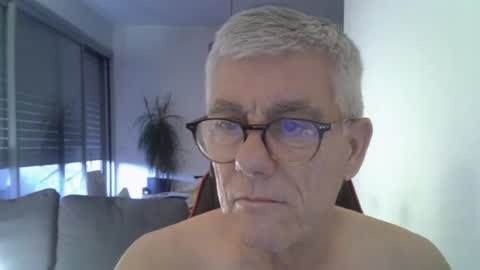 Snapshot of patrick5275 chatting on June 17, 4:15 am patrick5275 online show from June 17, 4:15 am