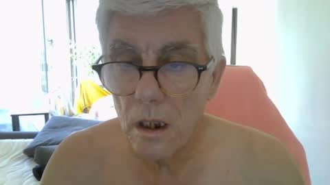 Snapshot of patrick5275 chatting on August 3, 8:02 am patrick5275 online show from August 3, 8:02 am