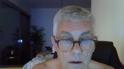 Snapshot of patrick5275 chatting on August 5, 9:17 pm patrick5275 online show from August 5, 9:17 pm